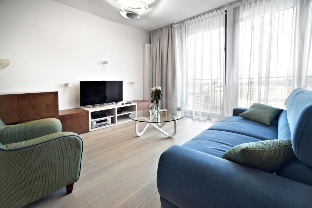 Triton Park Accommodation By P&O Serviced Apartments Warsaw Exterior photo